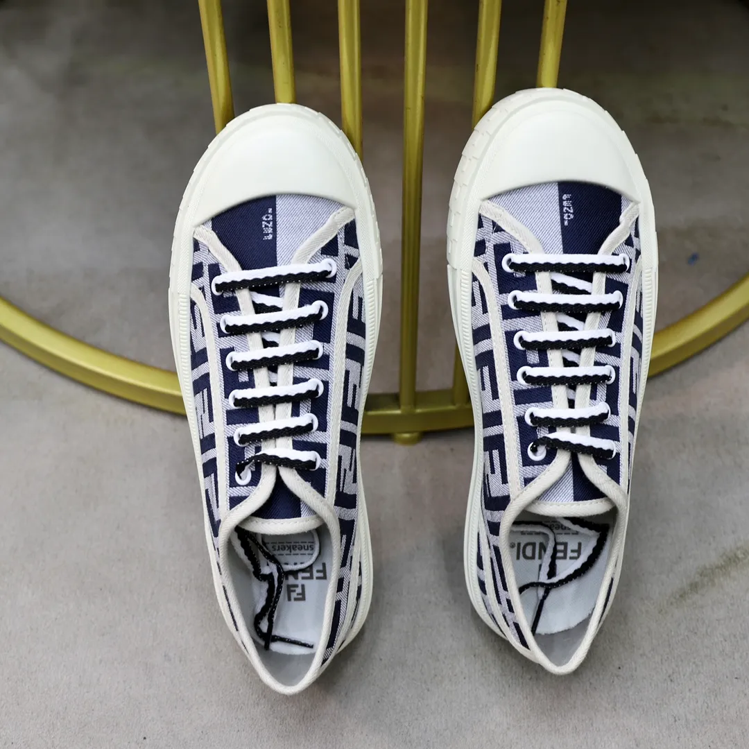 Factory price: 480 original order (couple model) Brand: FENDI Fendi 🙅‍♂️🙅‍♂️🙅‍♂️ Size: Female 35–40, Male 39-44 (45 can be customized) Grade: Official website genuine Material: Imported original LoGO fabric upper Original comfortable lining TPU wear-resistant lightweight outsole Style category: Loafers New trendy shoes Color: actual picture color